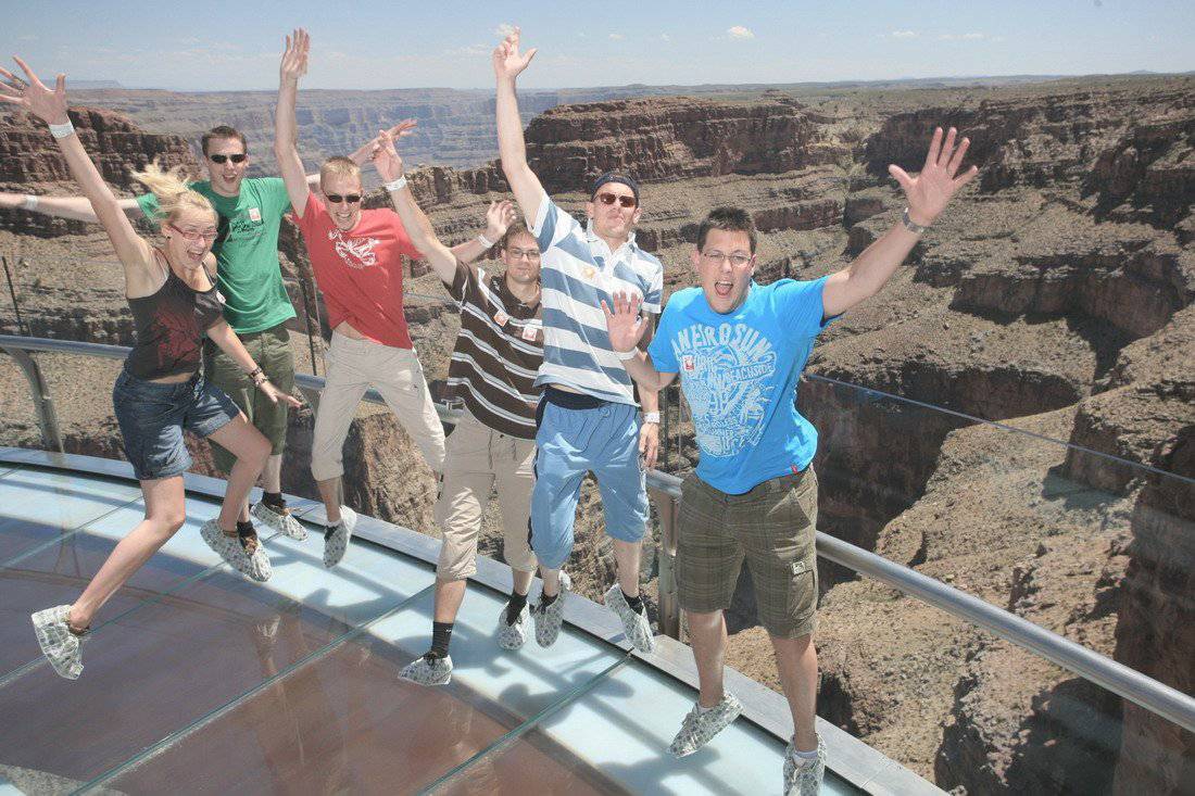 1100x733 Grand Canyon Skywalk 2