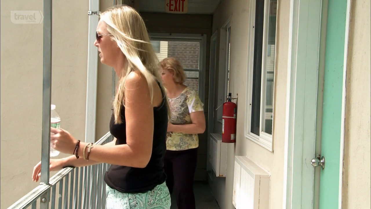 Hotel Impossible S03E11 720p HDTV x264-dotTV Hotel Impossible S03E11 720p HDTV x264-dotTV