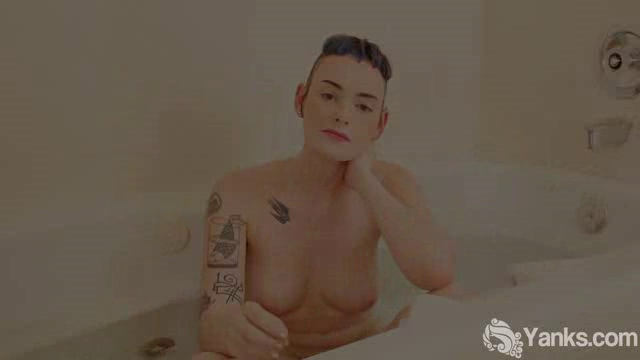 Yanks 18 04 10 Laura Francis Why Laura Loves Water XXX Yanks 18 04 10 Laura Francis Why Laura Loves Water XXX